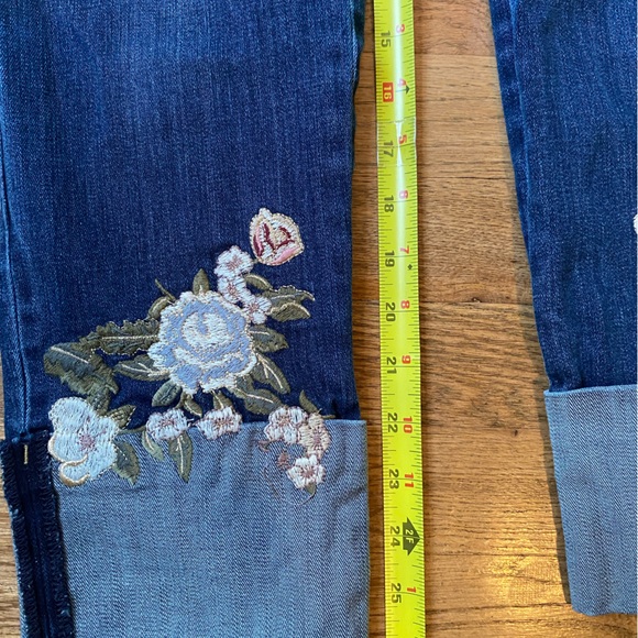 Chicos So Slimming Girlfriend Ankle Size 0 or 4 Embroidered Jeans Pants Womens - Picture 9 of 11